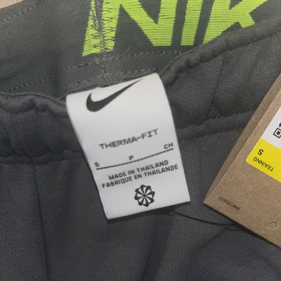 Nike Track pants - Picture 2 of 3
